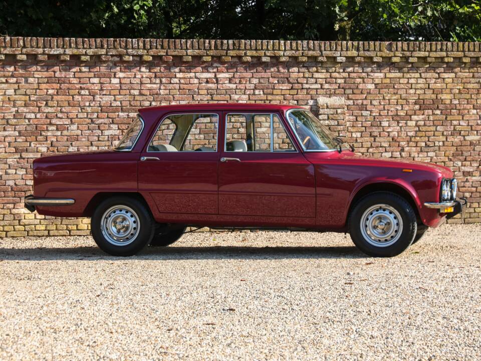 Image 32/50 of Alfa Romeo Giulia Nuova Super 1300 (1975)