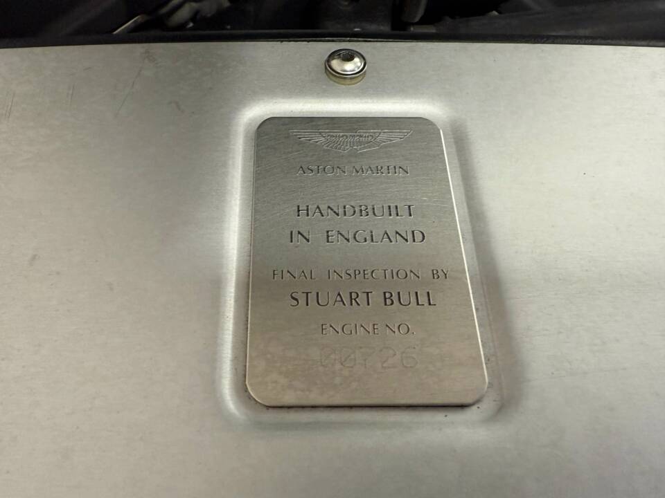 Immagine 6/18 di Aston Martin V12 Vanquish (2003)