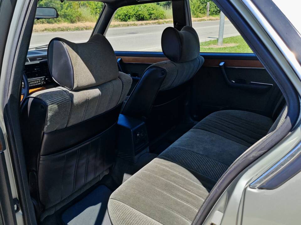 Bild 32/50 von BMW 745i (1982)
