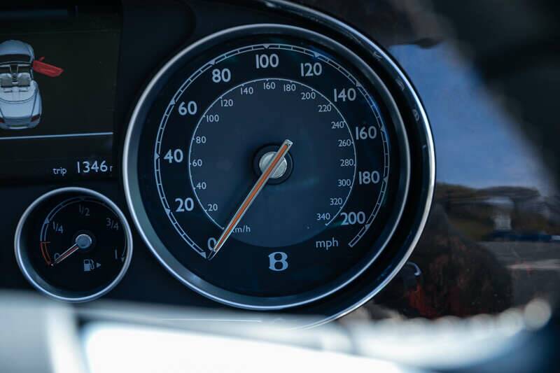 Image 20/38 of Bentley Continental GTC V8 (2013)