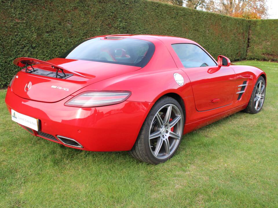 Image 6/57 of Mercedes-Benz SLS AMG (2010)