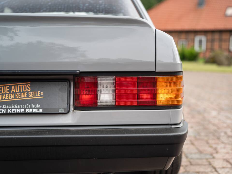 Bild 15/62 von Mercedes-Benz 190 E (1983)