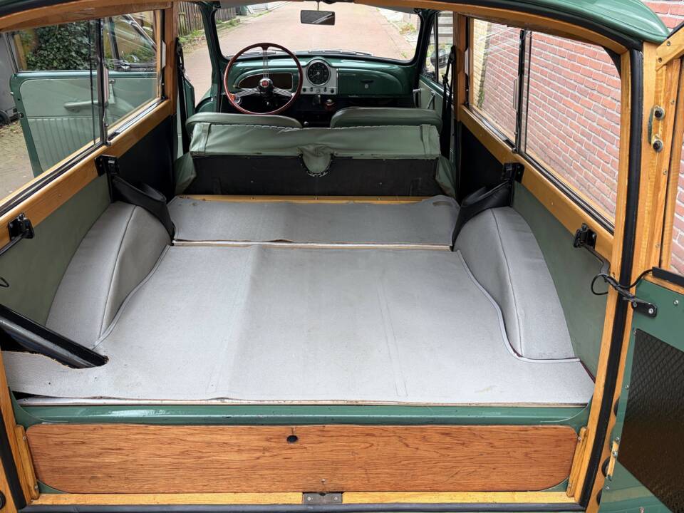 Image 12/24 of Morris Minor 1000 Traveller (1968)