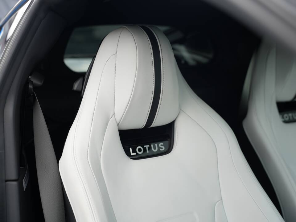 Image 17/50 of Lotus Emira "First Edition" (2022)