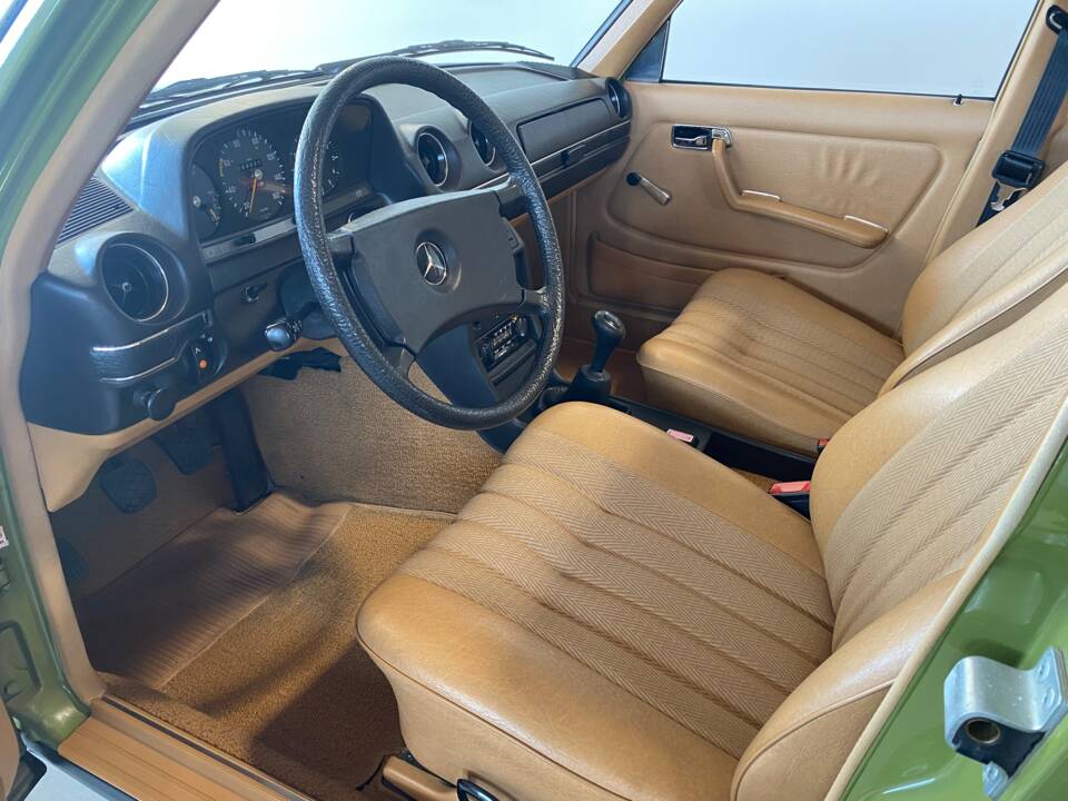 Immagine 19/91 di Mercedes-Benz 240 D (1981)
