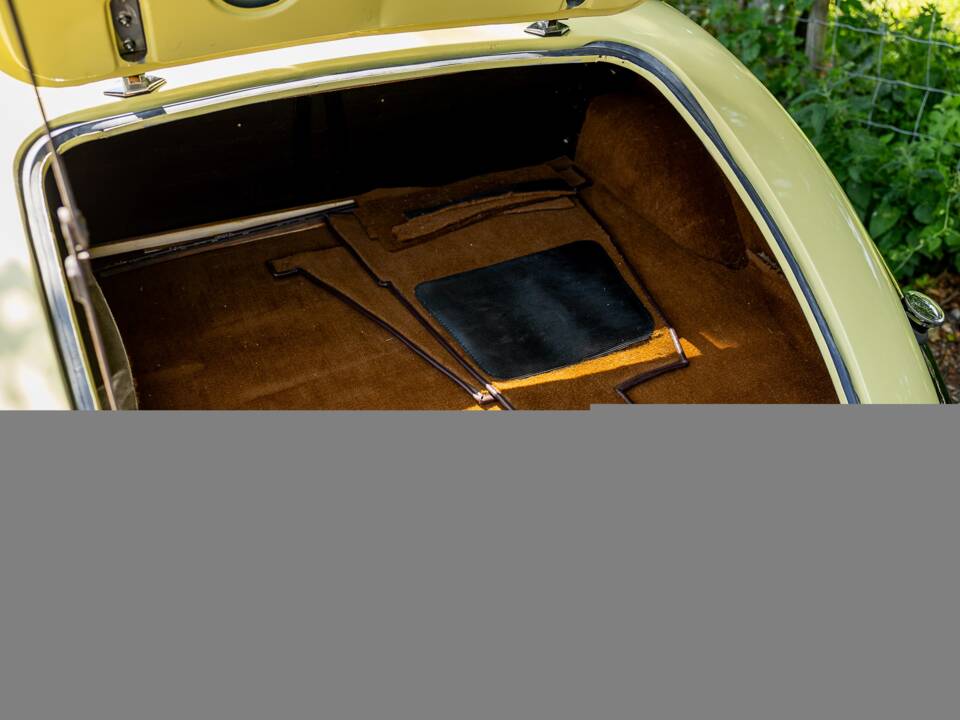 Image 22/50 of Riley 2.5 Litre RMB (1949)
