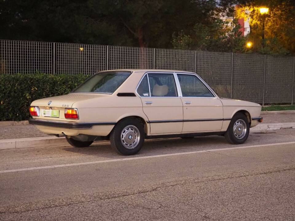 Afbeelding 2/50 van BMW 525 (1975)