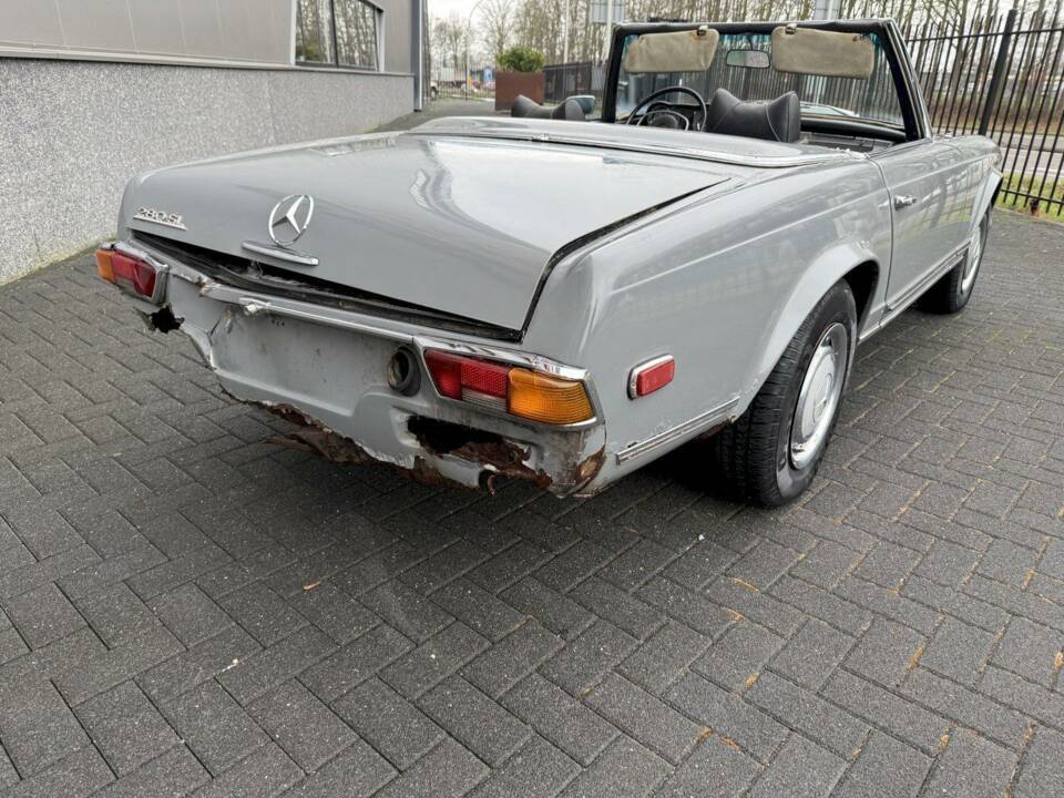 Image 9/36 of Mercedes-Benz 280 SL (1970)