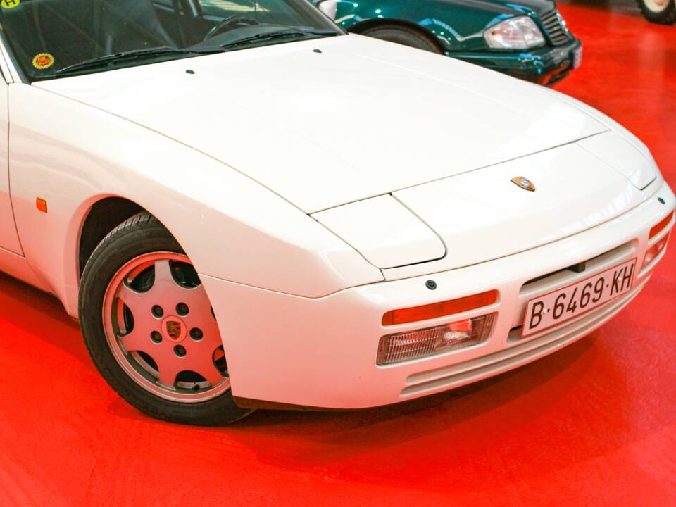 Image 2/45 of Porsche 944 S2 (1989)
