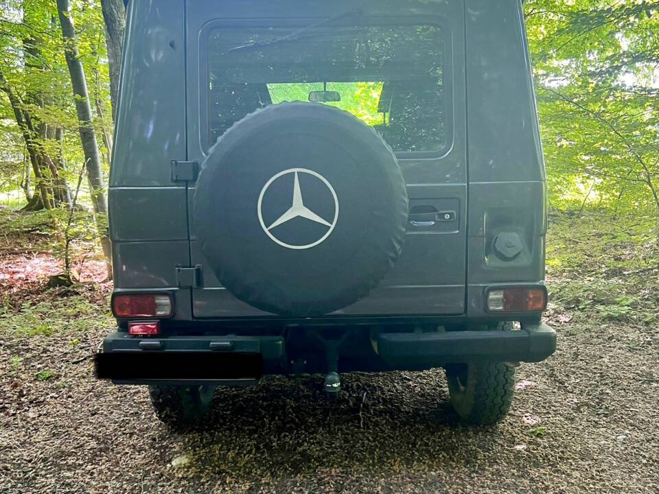 Image 18/21 of Mercedes-Benz 230 GE (SWB) (1988)