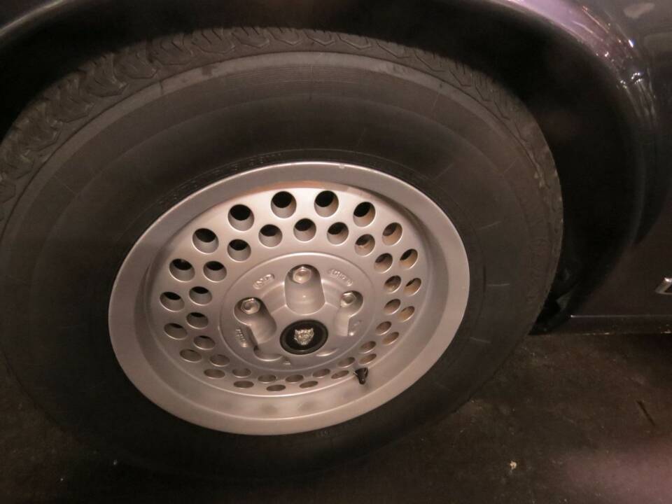 Image 28/30 of Daimler Double Six (1992)