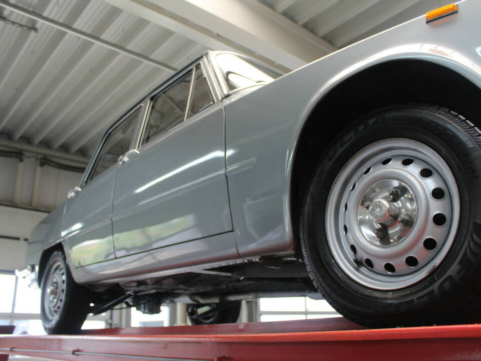 Imagen 9/50 de Alfa Romeo Giulia Nuova Super 1300 (1978)