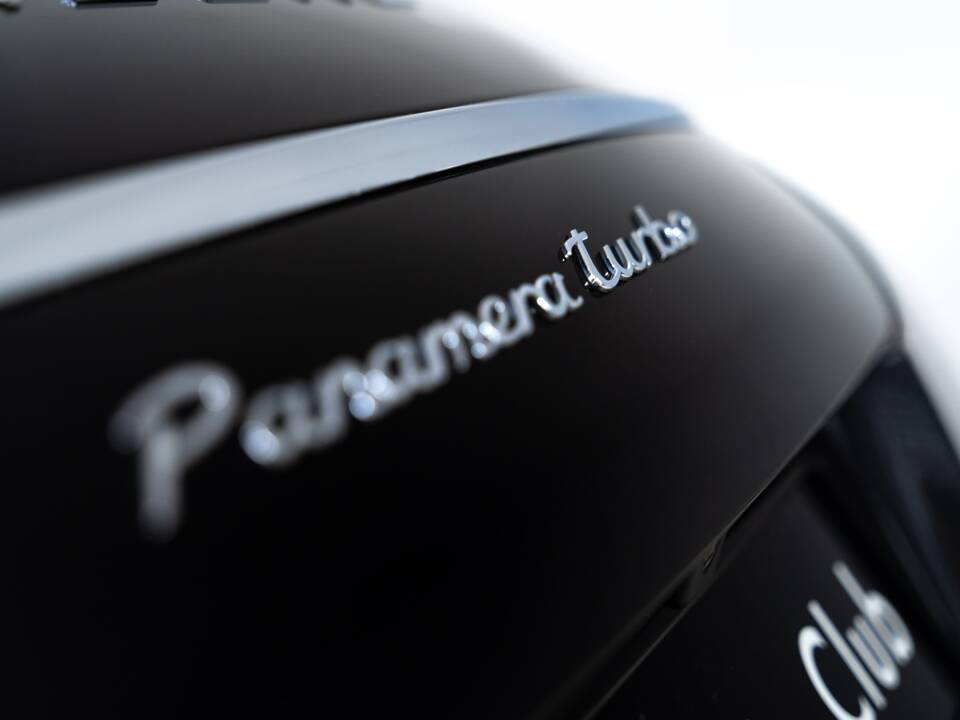Image 30/31 of Porsche Panamera Turbo (2010)