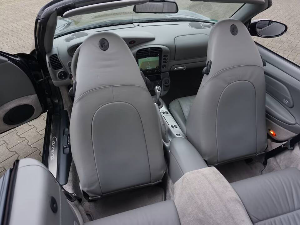 Afbeelding 50/50 van Porsche 911 Carrera 4 (2003)