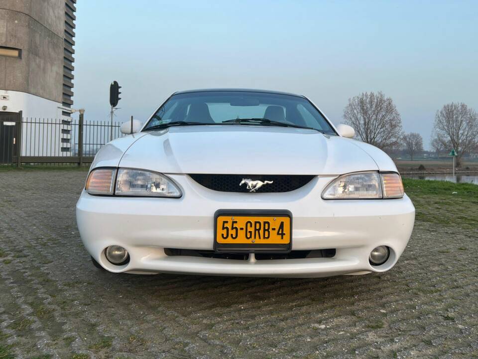 Image 3/8 of Ford Mustang (1996)