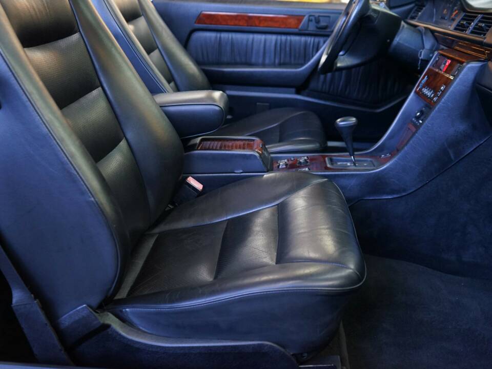 Immagine 15/30 di Mercedes-Benz 320 CE (1993)