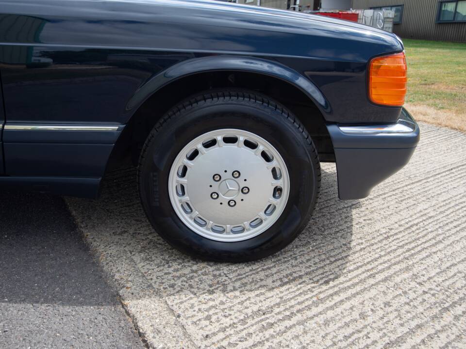 Bild 27/29 von Mercedes-Benz 300 SE (1990)