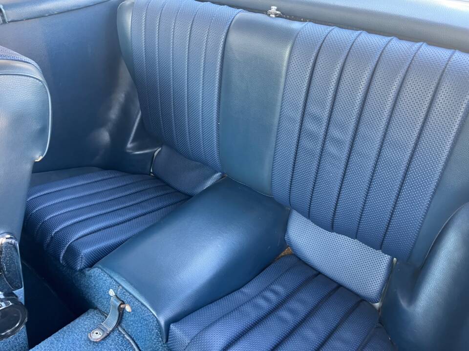 Image 13/26 of Mercedes-Benz 350 SL (1974)