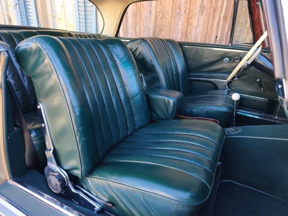 Afbeelding 7/30 van Mercedes-Benz 220 SE b (1961)