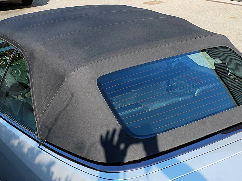 Image 72/74 of Mercedes-Benz E 320 (1997)