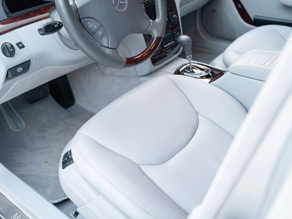 Image 18/45 of Mercedes-Benz S 55 AMG (2000)