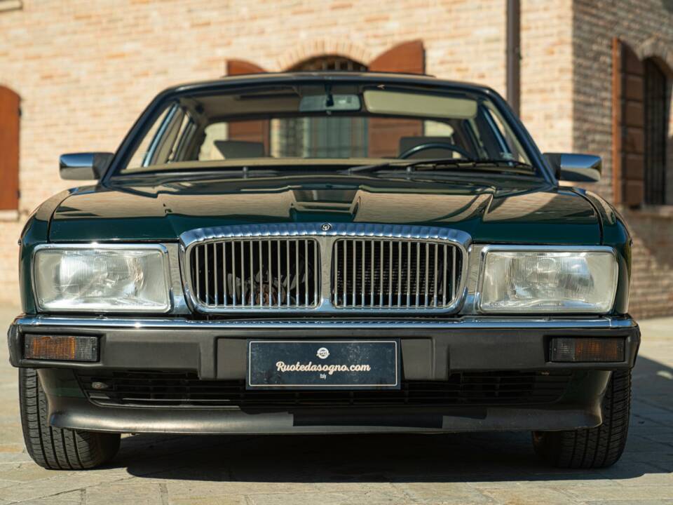 Image 3/50 of Daimler XJ 6 4.0 (1991)