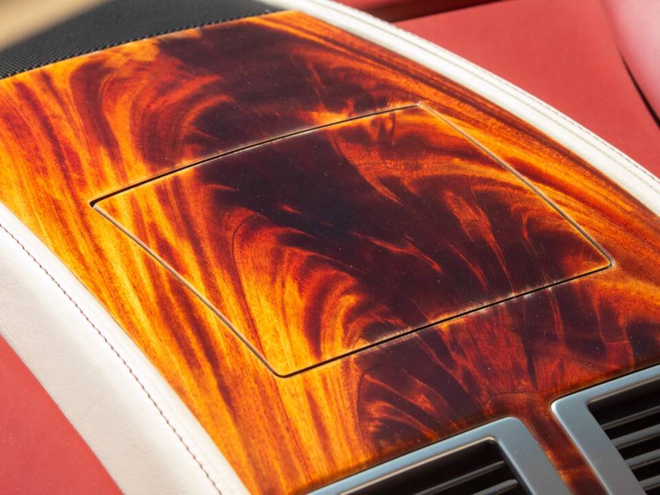 Image 36/52 of Aston Martin DB 9 Volante (2006)