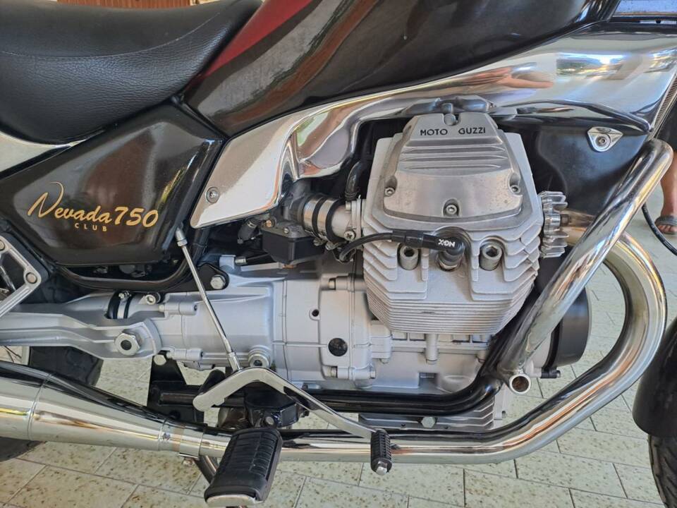 Immagine 16/34 di Moto Guzzi Nevada 750 (1998)