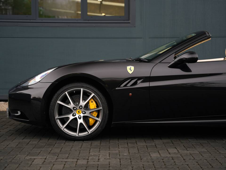 Imagen 9/50 de Ferrari California (2011)