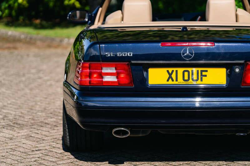 Image 26/50 of Mercedes-Benz SL 600 (2000)