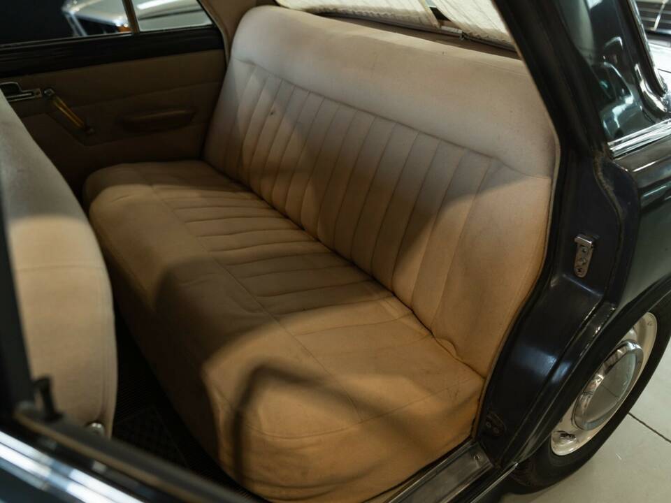 Image 29/43 of Lancia Flavia 1500 (1967)