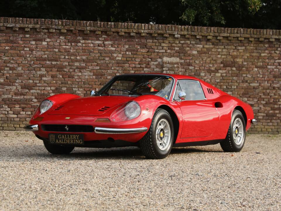 Image 17/50 of Ferrari Dino 246 GTS (1974)