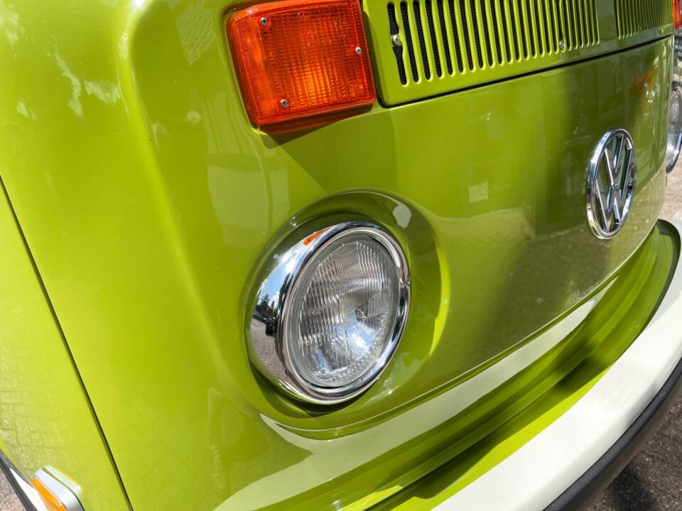 Afbeelding 7/20 van Volkswagen T2b minibus L (1978)