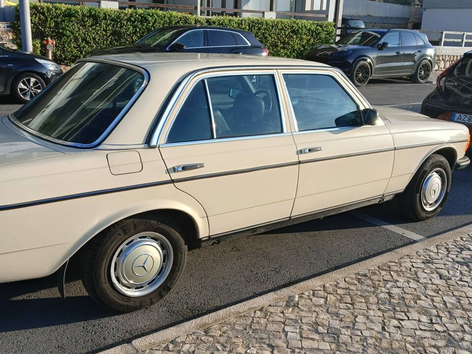 Bild 3/73 von Mercedes-Benz 300 D (1977)