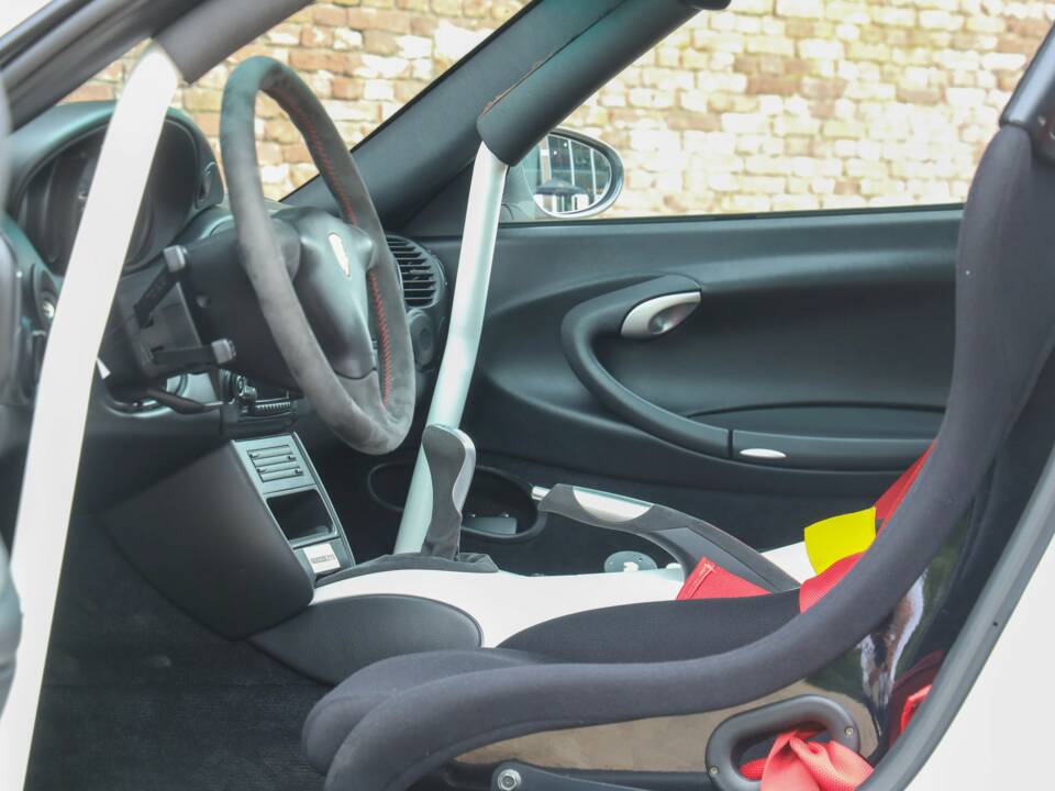 Immagine 45/50 di Porsche 911 GT3 RS (2004)