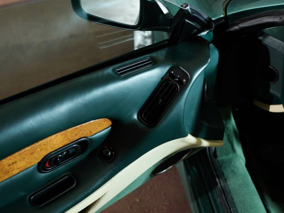 Bild 33/34 von Aston Martin DB 7 Vantage (2000)