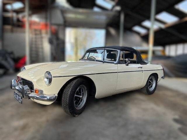 Image 4/6 of MG MGB (1972)