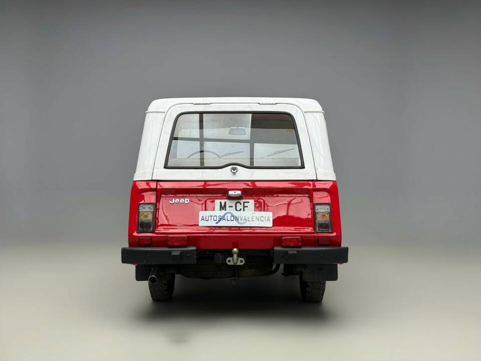 Image 7/20 of Jeep DJ-5F (1977)