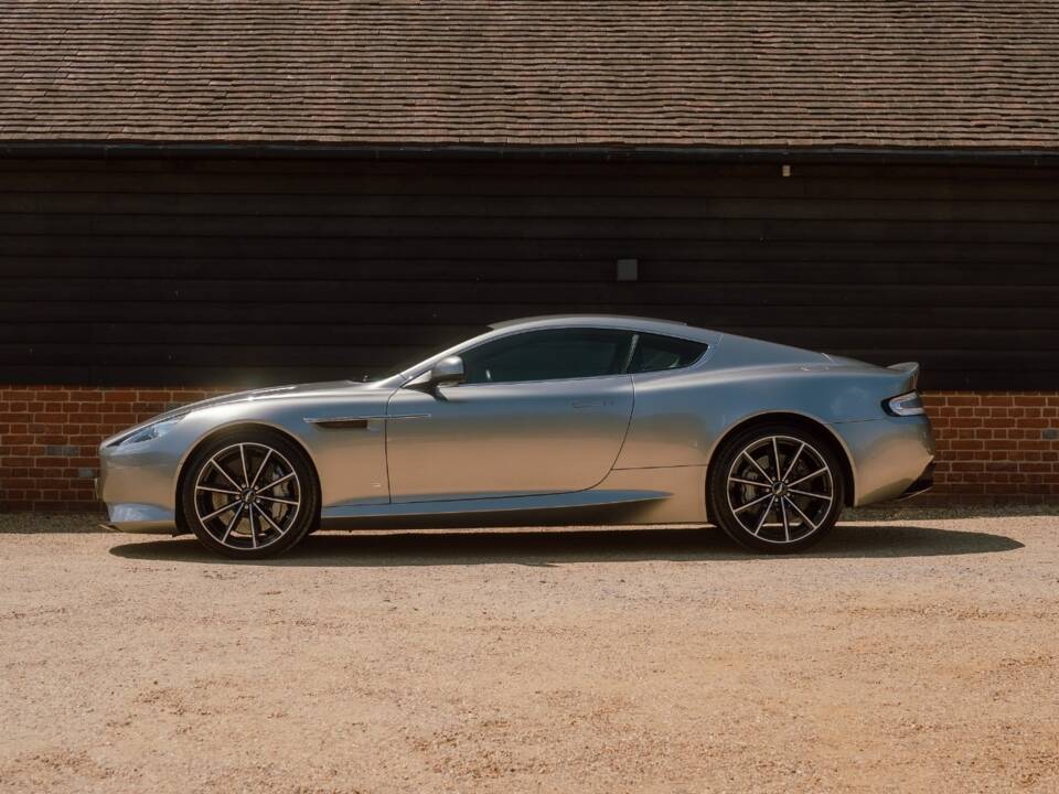 Image 3/96 of Aston Martin DB 9 GT "Bond Edition" (2015)