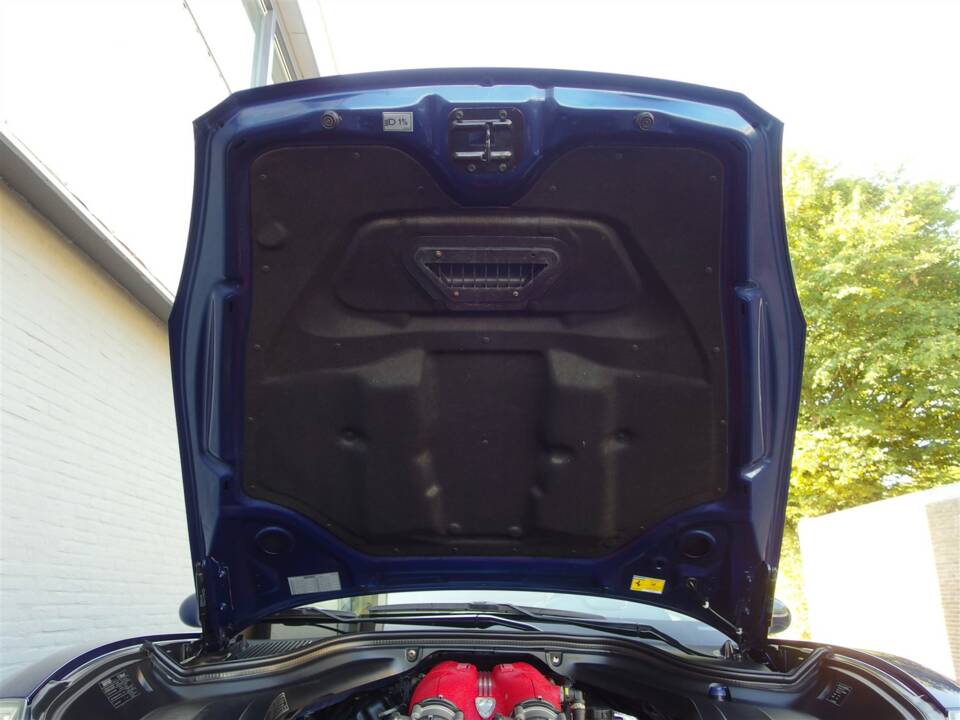 Bild 90/99 von Ferrari California (2009)