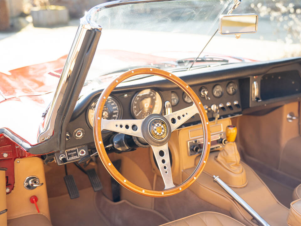 Image 32/54 of Jaguar E-Type 4.2 (1965)