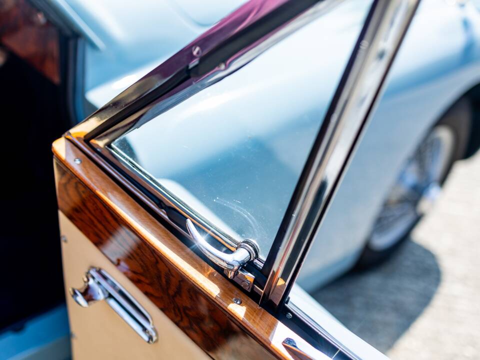 Image 43/50 of Jaguar XK 140 FHC (1955)
