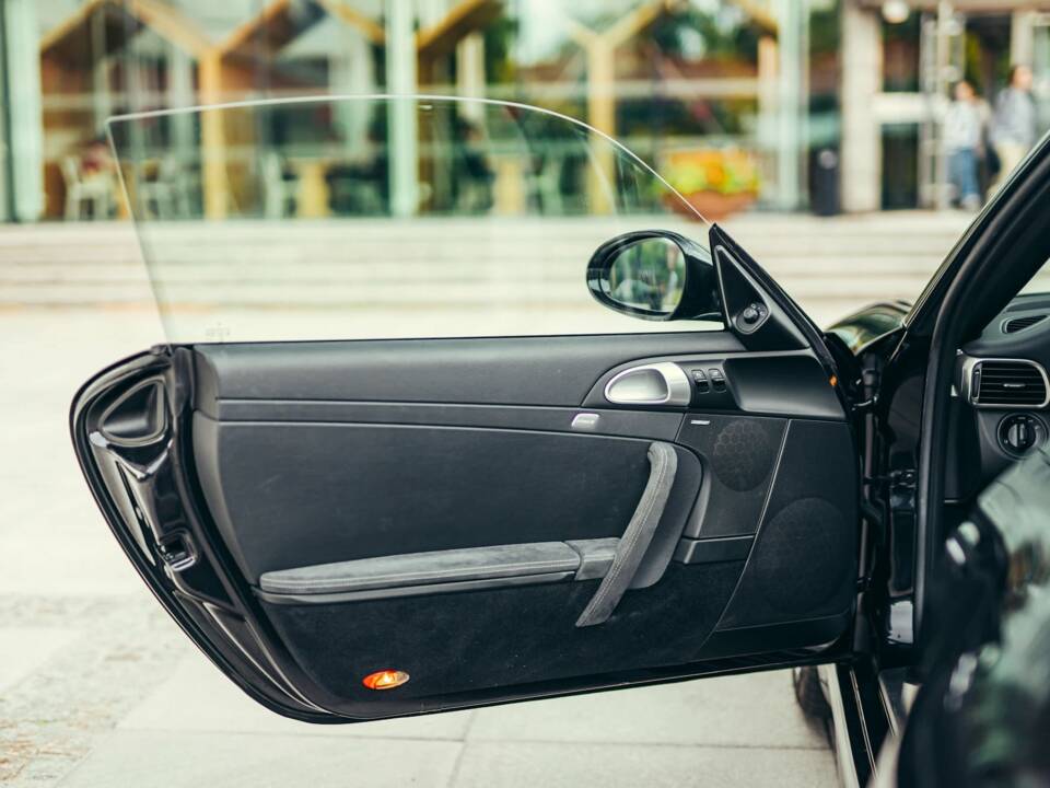 Image 36/50 of Porsche 911 Carrera GTS (2011)