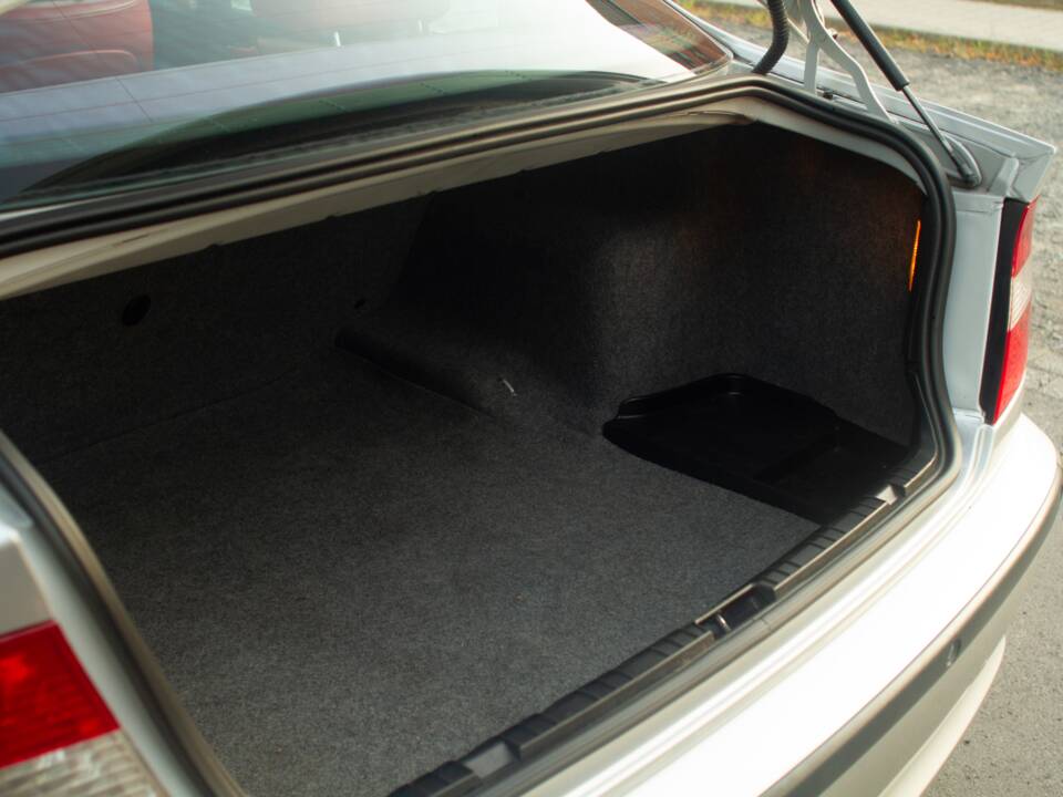 Afbeelding 37/58 van BMW 330i (2002)