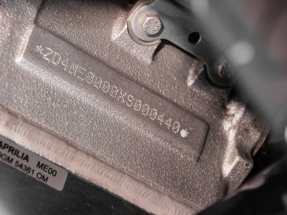 Image 25/32 of Aprilia RSV 1000 R (1999)