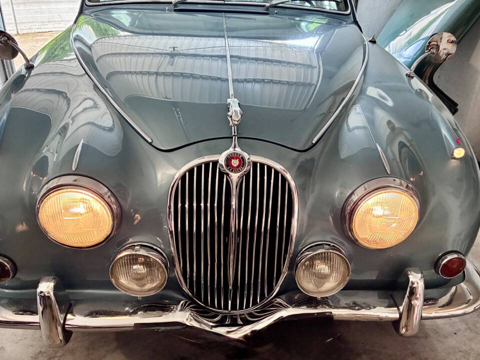 Image 37/38 of Jaguar Mk II 2.4 (1968)