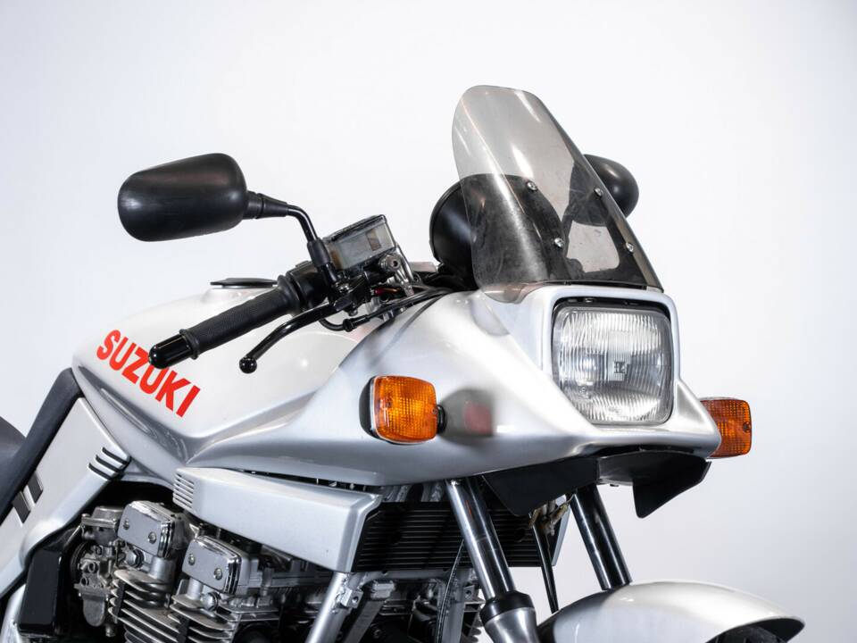 Afbeelding 26/35 van Suzuki GSX 1100 SZ Katana (1983)
