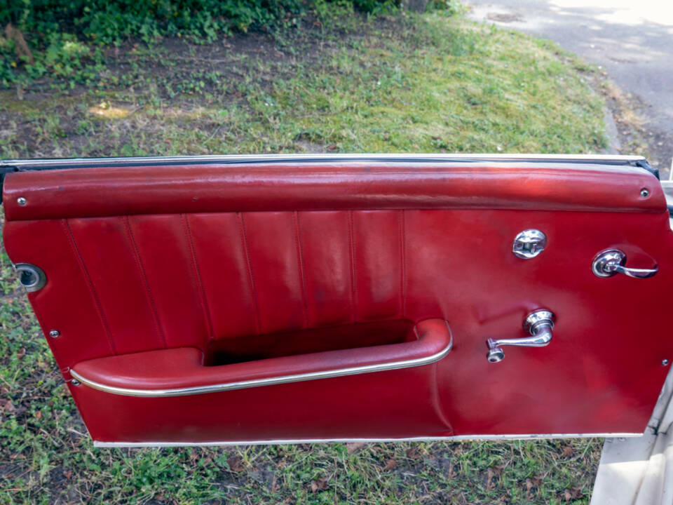 Image 15/19 of Mercedes-Benz 190 SL (1957)