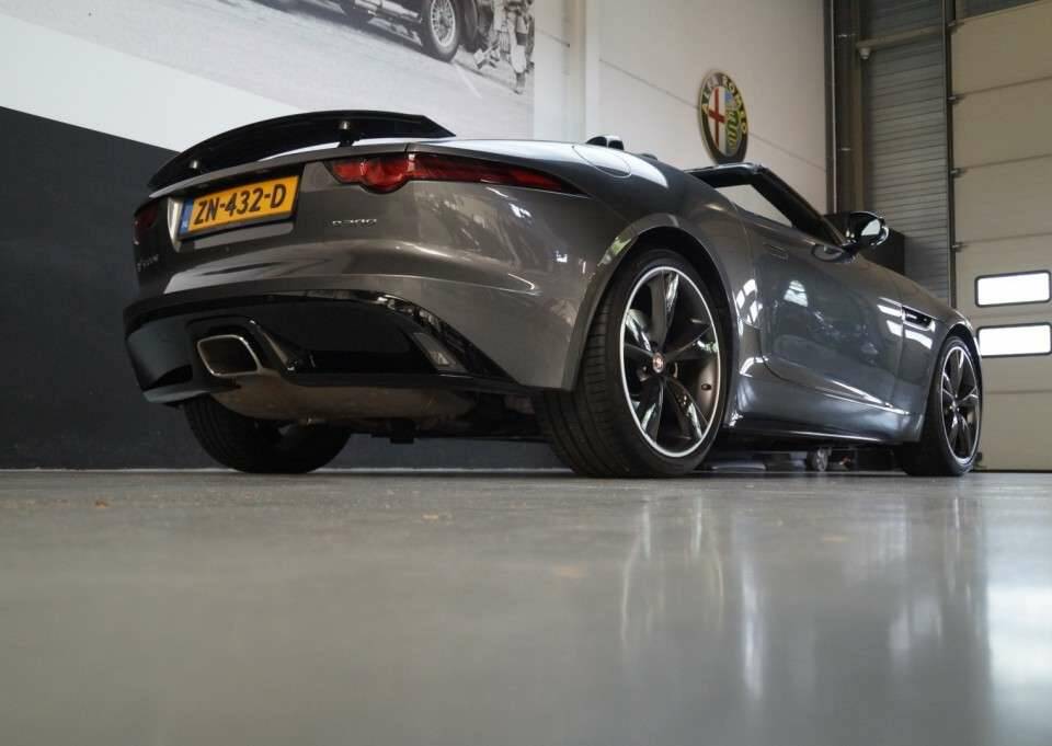 Image 33/50 of Jaguar F-Type (2019)