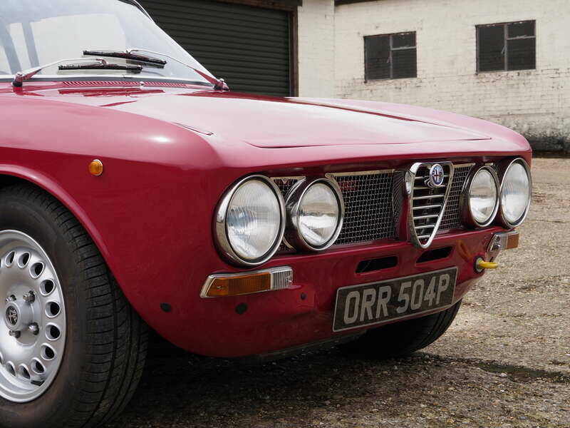 Image 35/49 of Alfa Romeo Giulia 1600 GT Junior (1976)